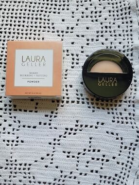 Laura Geller Baked Blurring + Setting Powder